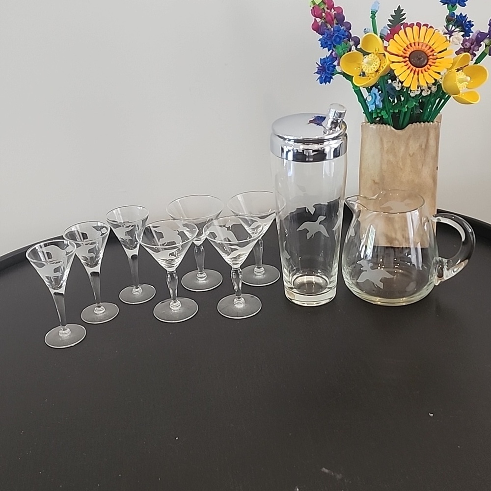 MCM etched flying ducks barware set